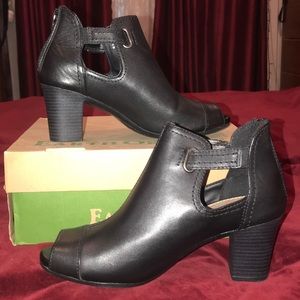 Earth Origins Women’s Sawyer Peep Toe Shoe